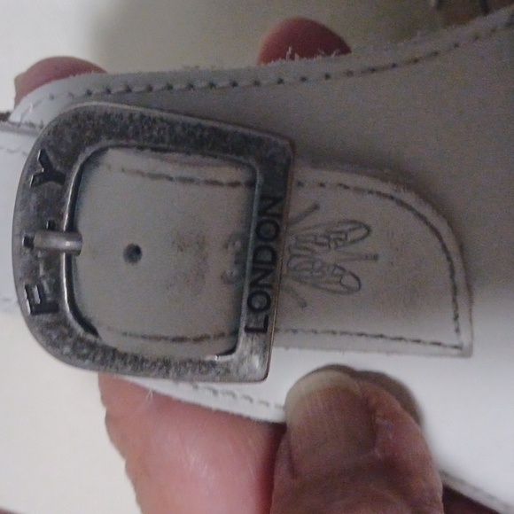 FLY London White slip on sandals Sz. 39 - Picture 5 of 7